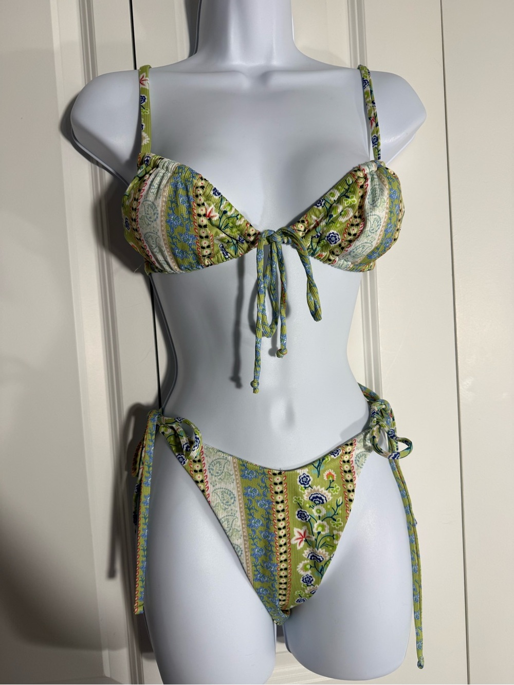 SHEIN Green Patterned Tie-String Bikini Set